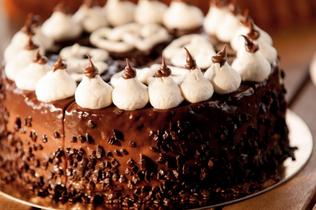 チョコレートケーキ　ホイップクリーム