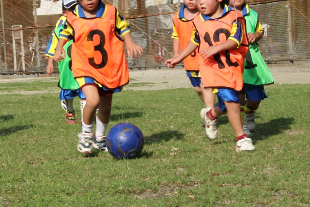 サッカー　子ども　小学生